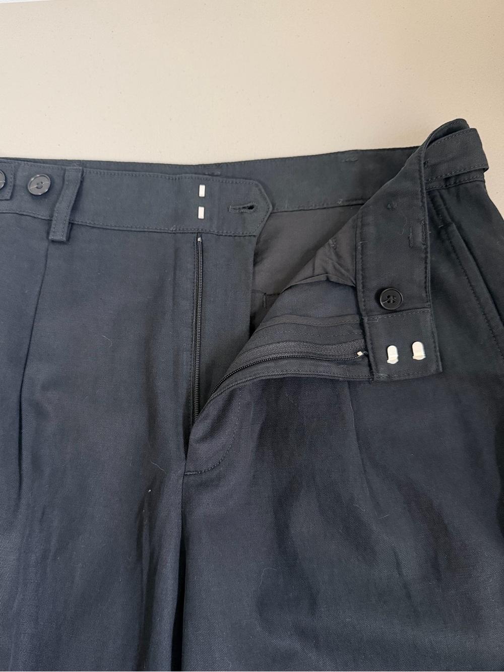Madewell Barrel Leg Pants in Drapey Twill NWT Size 6 Black Pleated Ankle Length - Picture 7 of 11